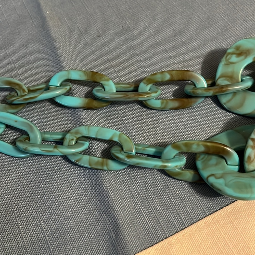 Turquoise color statement loop necklace - Picture 8 of 9